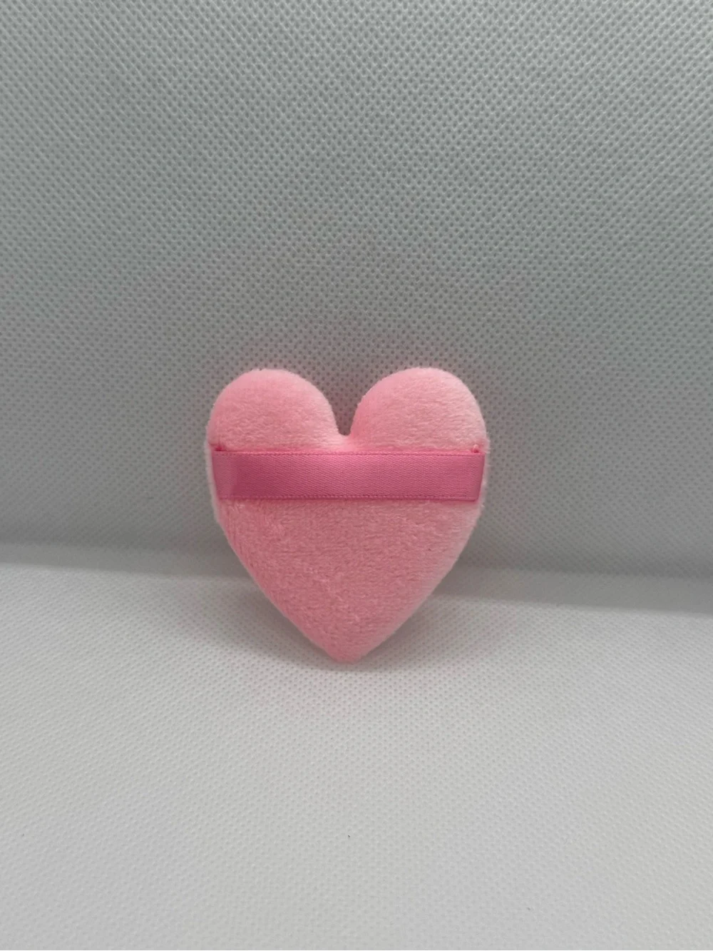 Ainerimakeupbrand pink red
